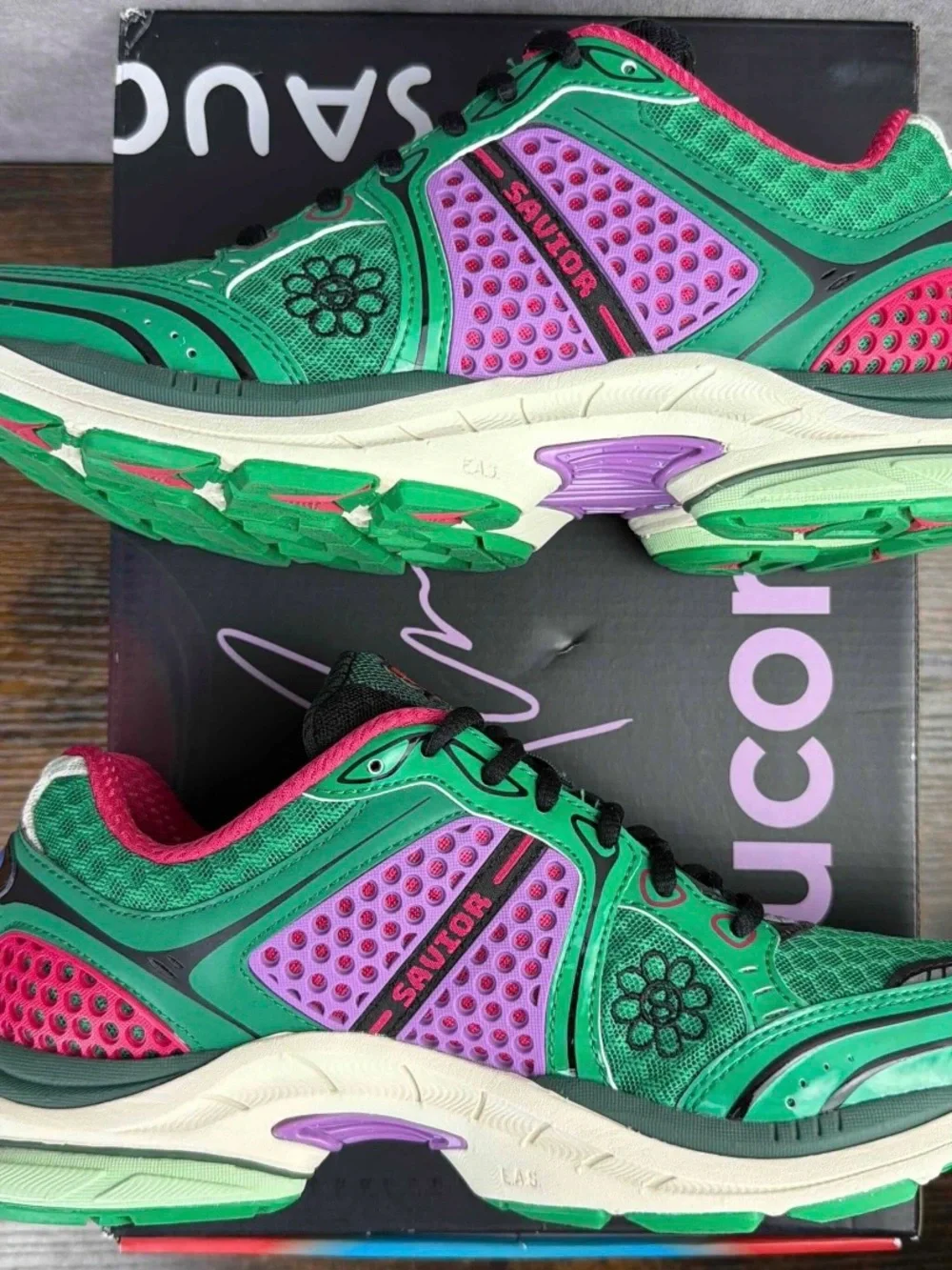 Saucony ProGrid Triumph 4 x Jae Tips Flowers Grow Fern Green Size 7.5 S70966-4